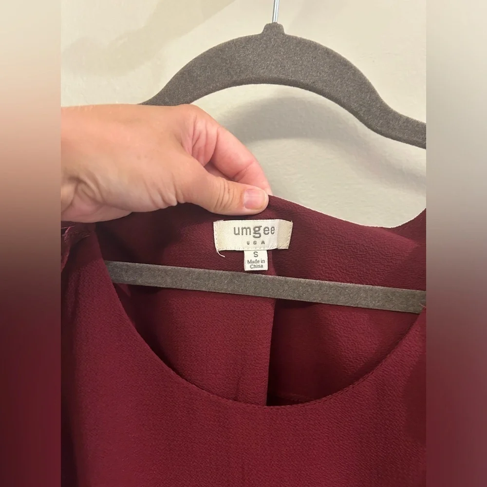 Umgee Cold Shoulder Long Sleeve Top Ruffle Maroon Small